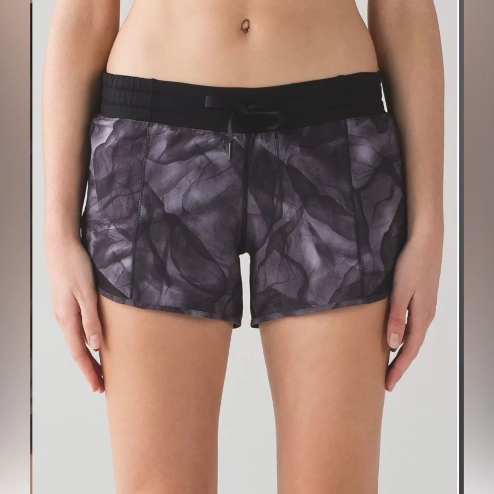 Lululemon Hotty Hot 4” Midnight Tulle Multi Black Shorts
